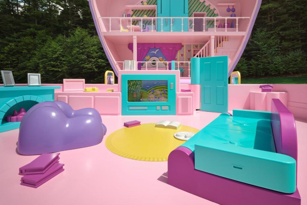 Sleepover At Polly Pockets Compact
