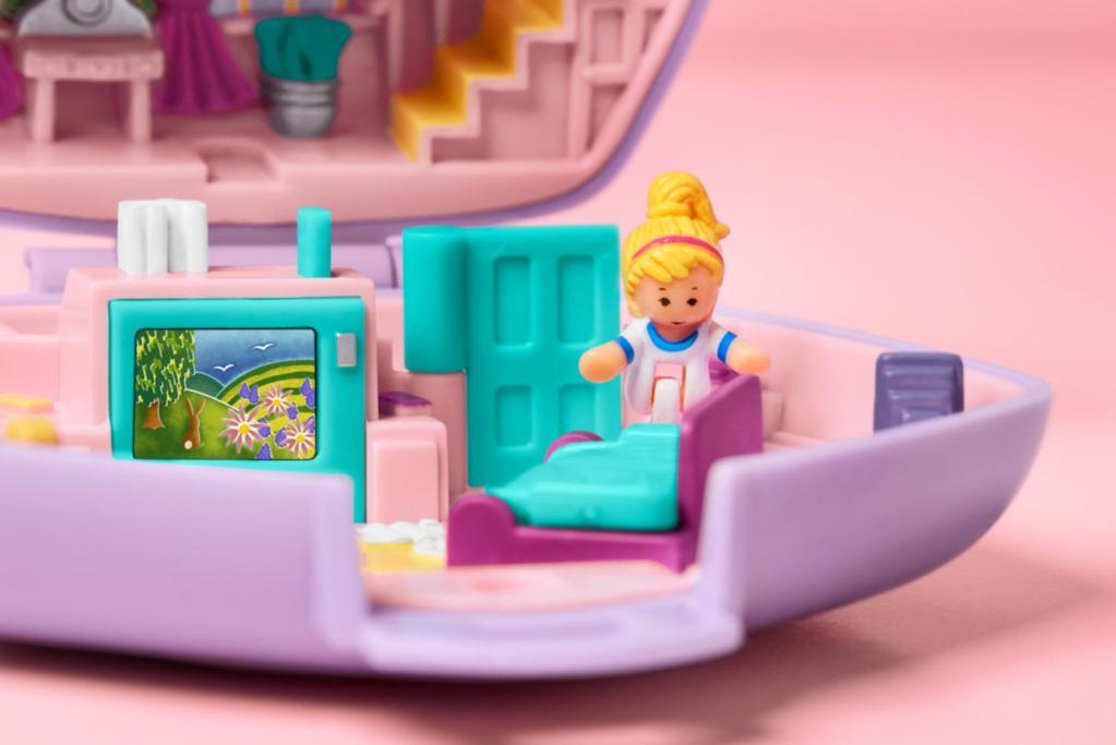 Sleepover At Polly Pockets Compact * Bayonne